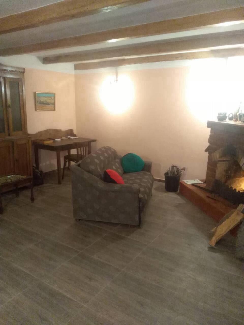 Guesthouse Aisi In Лаґодехі Екстер'єр фото