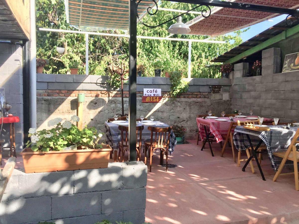 Guesthouse Aisi In Лаґодехі Екстер'єр фото